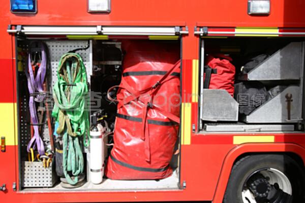 救援設備被裝在消防車內