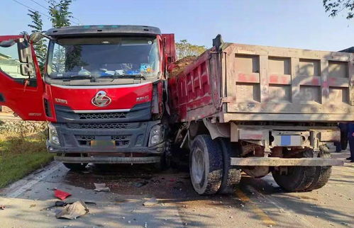 驚險！贛州一大貨車側翻致駕駛室嚴重變形，消防救援迅速出動